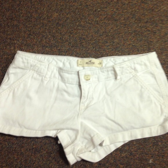 White Hollister shorts