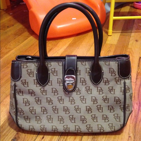 💯aunthentic Dooney and Bourke