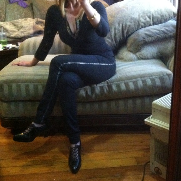 PRICE DROP🌹XOXO V Neck Shirt W/ Beaded Outline - Picture 2 of 4