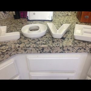 "LOVE" plate set