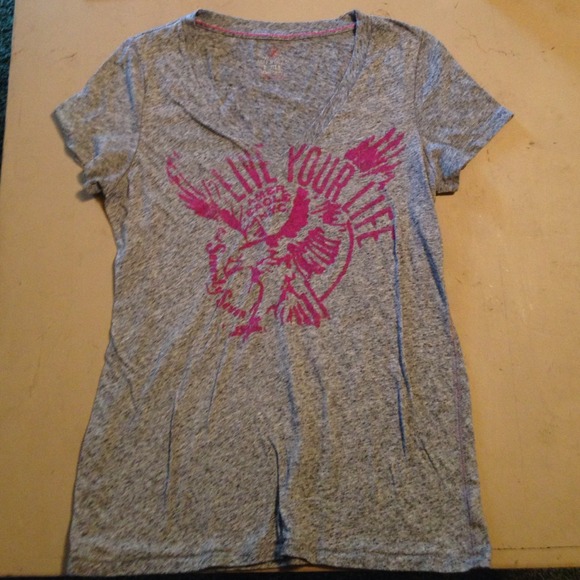 American eagle v neck