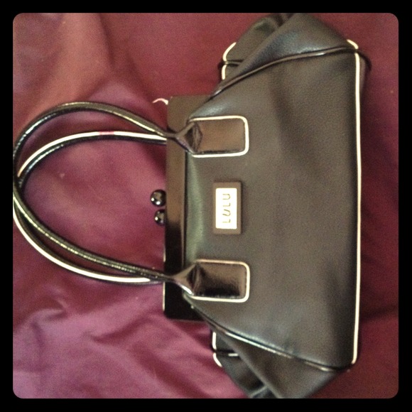 LuLu Black & White purse