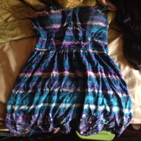 Dress - Picture 2 of 2