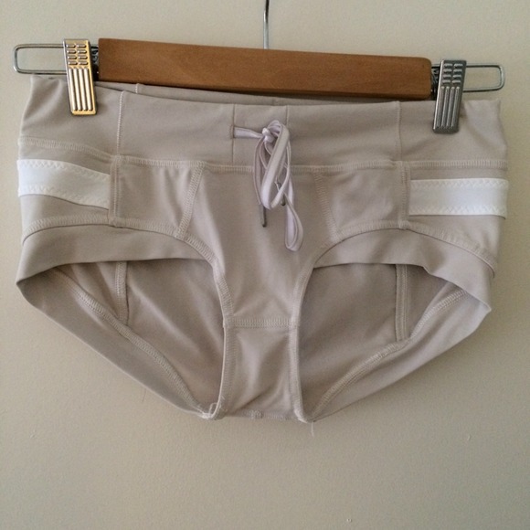 Lululemon Sand Dune Heat It Up Shorts