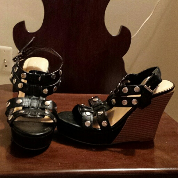 ♢♢TRADED♢♢BAD ASS BLACK STRAPPY WEDGES!