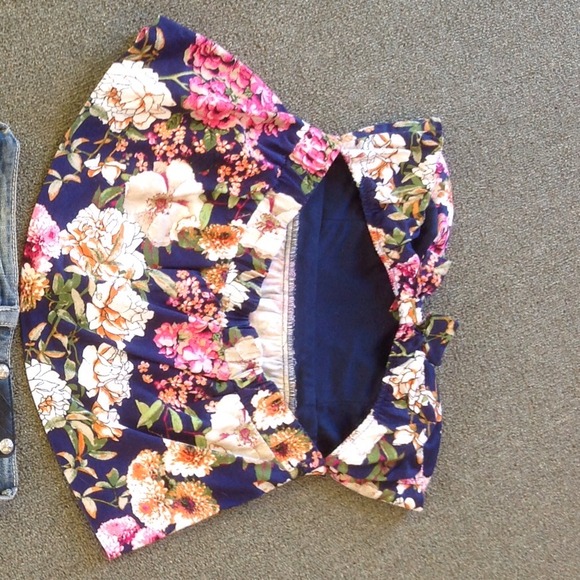 Adorable Strapless Floral Top with cutout/bow - Picture 2 of 4