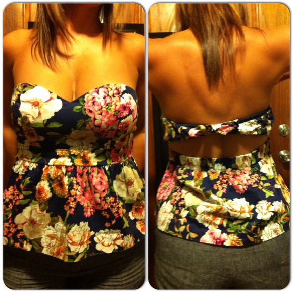 Adorable Strapless Floral Top with cutout/bow - Picture 4 of 4