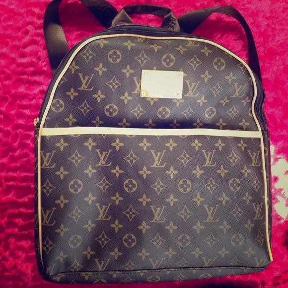 $75 pp 💖 Louis Vuitton large backpack 🎀