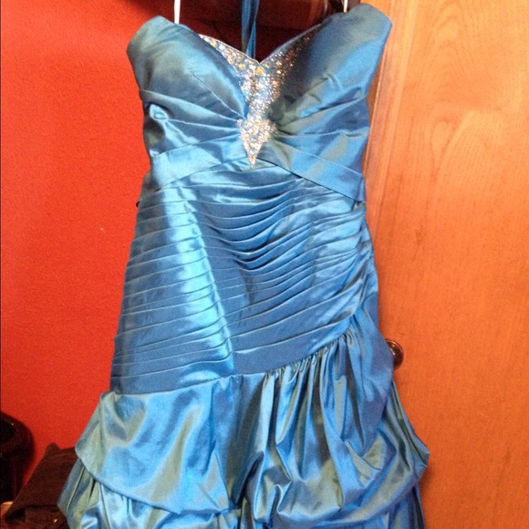 Prom dress - Picture 1 of 4
