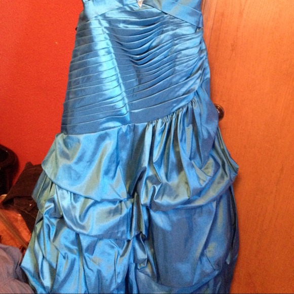 Prom dress - Picture 2 of 4