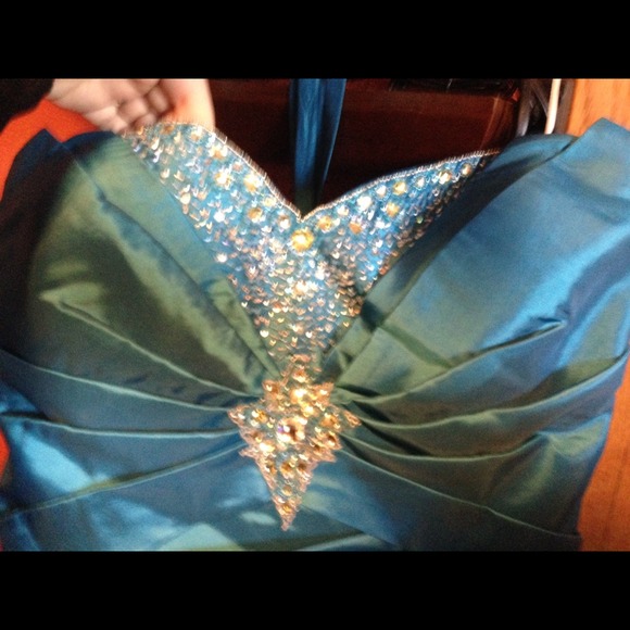 Prom dress - Picture 3 of 4