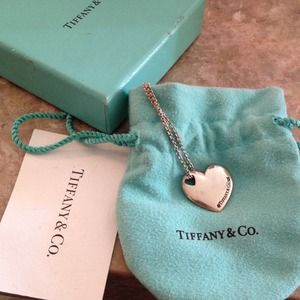 REDUCED Tiffany and co necklace w/ pouch and box