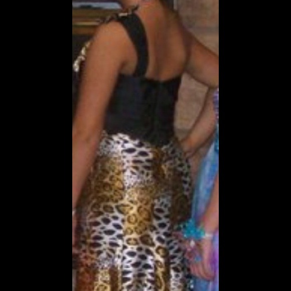 Tony bowls dress - Picture 3 of 3