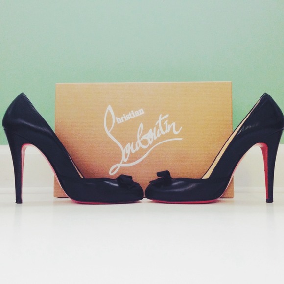 Christian Louboutin Shoes - REDUCED⬇️👑3X HP👑 Christian Louboutin Heels w Box