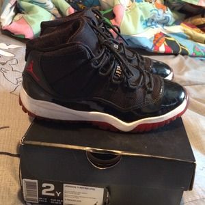 Jordan 11's size 2y