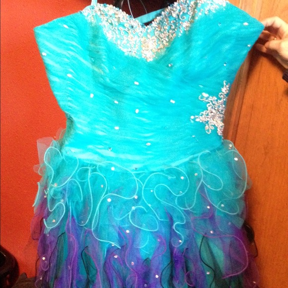Prom dress - Picture 1 of 4