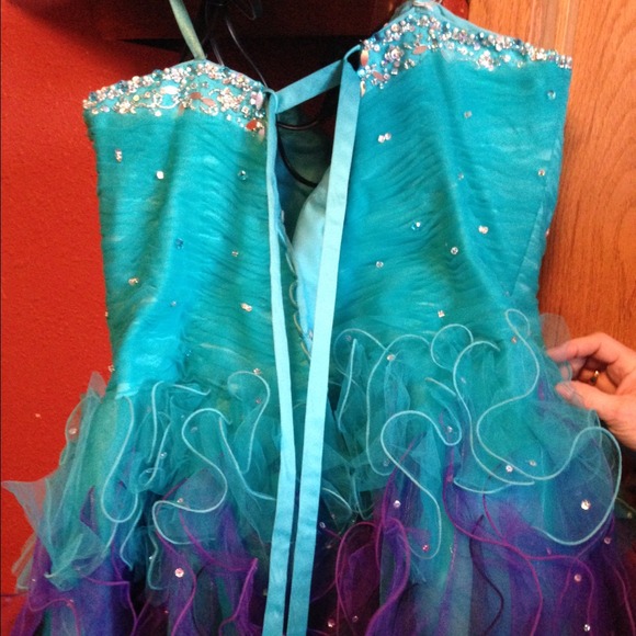 Prom dress - Picture 3 of 4