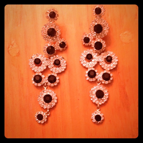 Beautiful blk crystal earrings