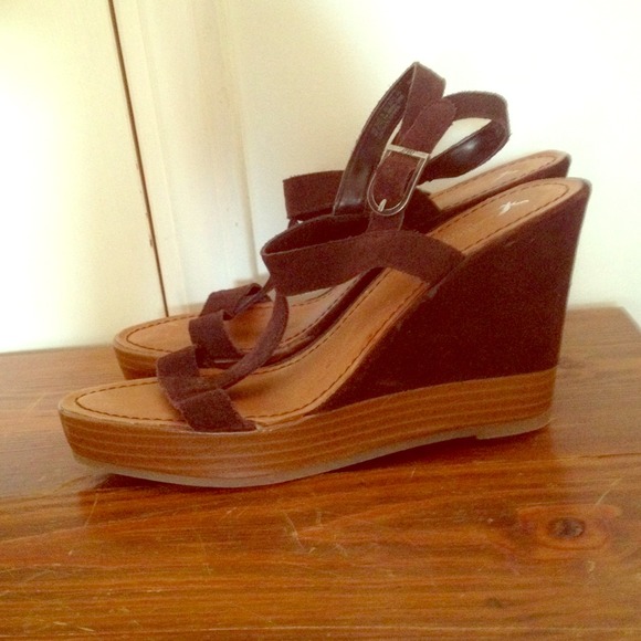 American Eagle brown wedges