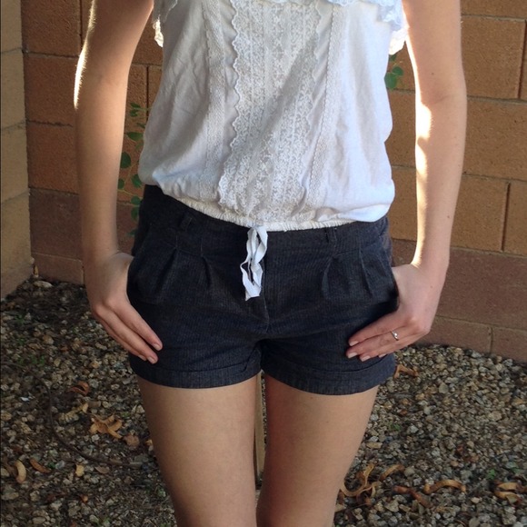 Shorts - Picture 2 of 3