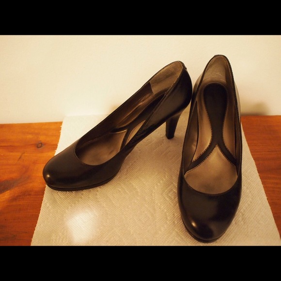 Naturalizer black pumps