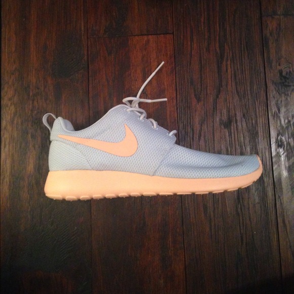 Nike Platinum Orange Roshe Run