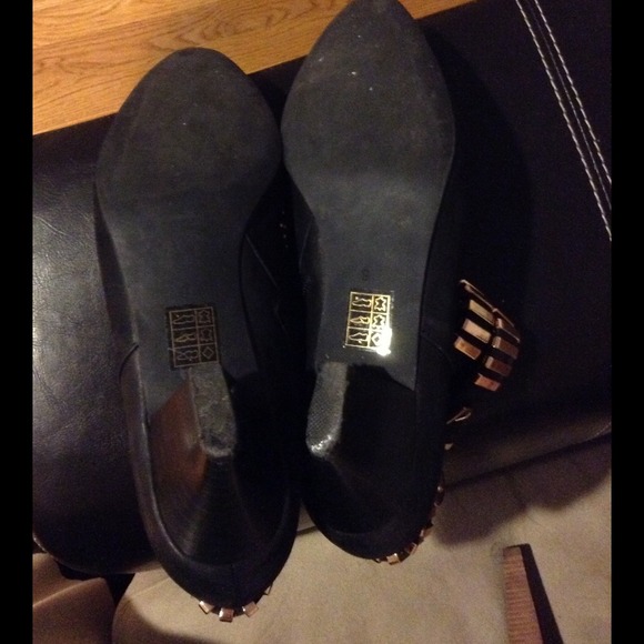 SOLD......Jeffrey Campbell Bootie - Picture 3 of 4