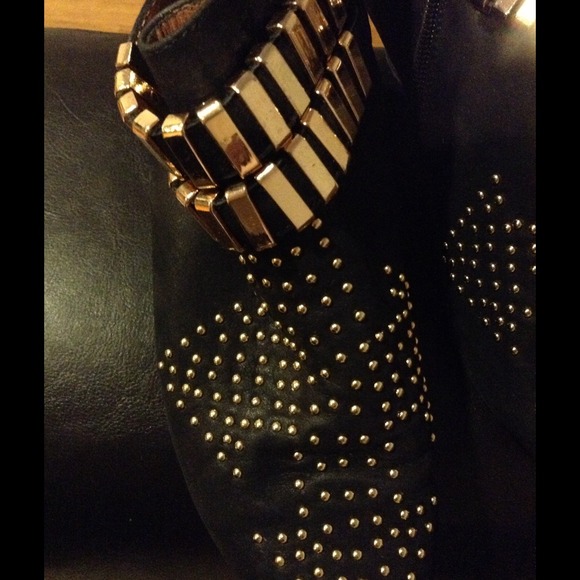 SOLD......Jeffrey Campbell Bootie - Picture 4 of 4
