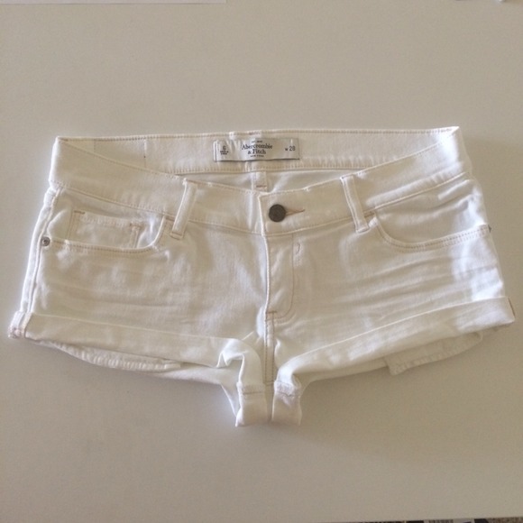 White Abercrombie & Fitch shorts
