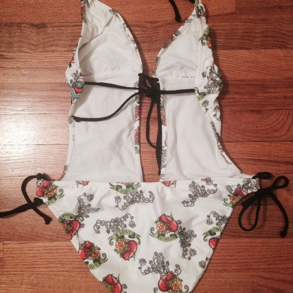 SOLD ❌ NWOT Venus Monokini - Picture 2 of 4