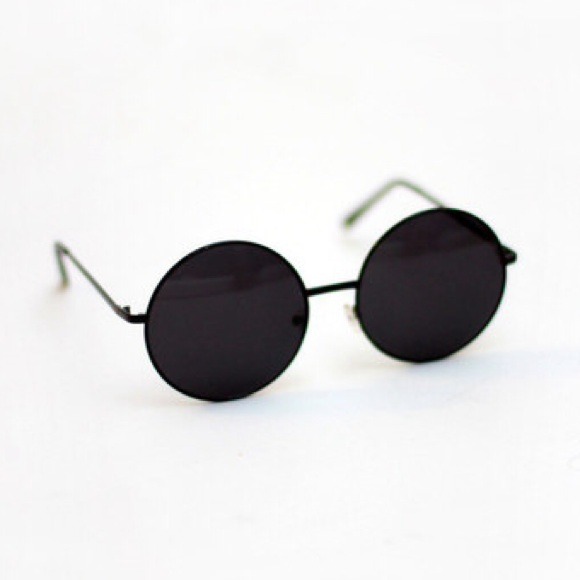 ☀️ black circle sunnies ☀️