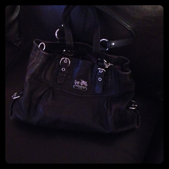 Black Coach handbag (SUPER SALE)