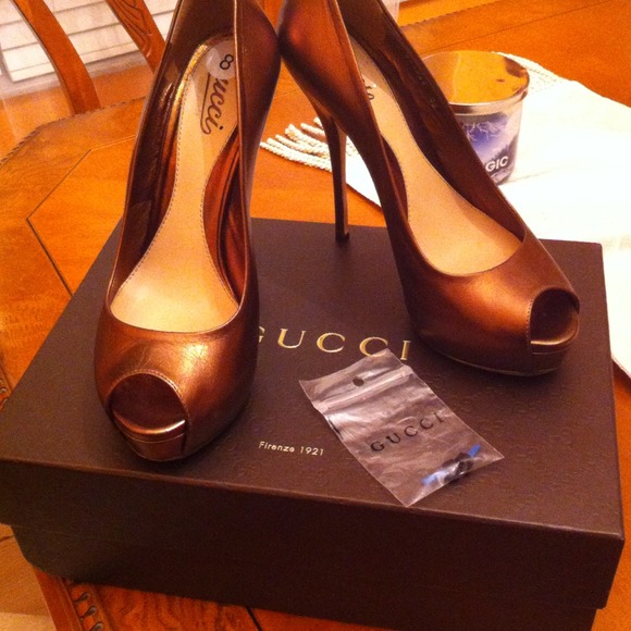 Gucci pumps! Price is firm $$$ - Picture 2 of 7
