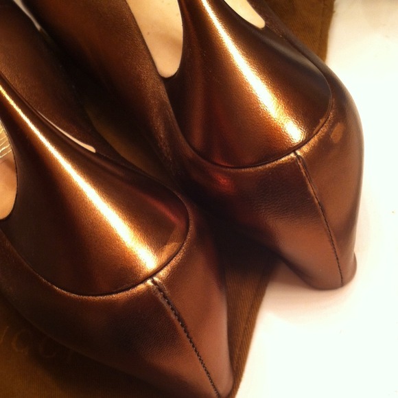 Gucci pumps! Price is firm $$$ - Picture 3 of 7