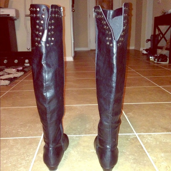 FLASH SALE!! ⚡️Black studded boots!