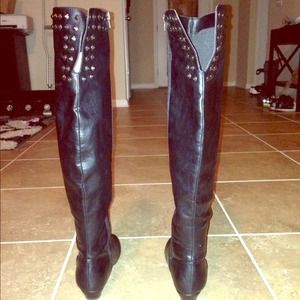 FLASH SALE!! ⚡️Black studded boots!