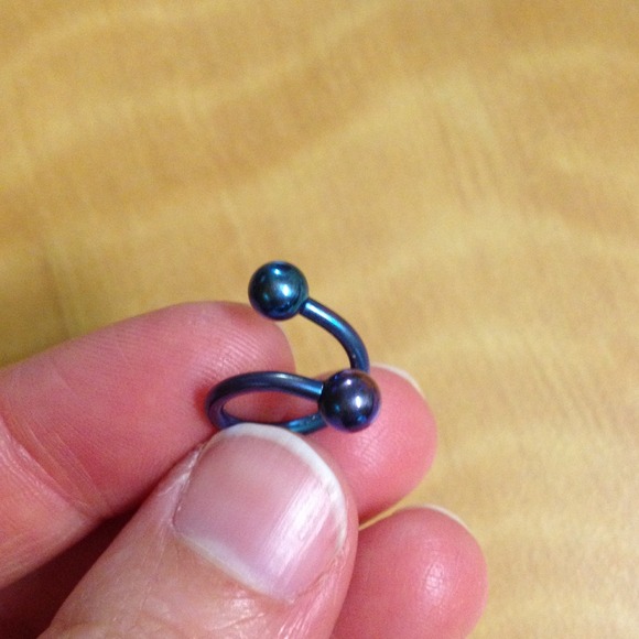 Loopy belly ring. - Picture 2 of 2