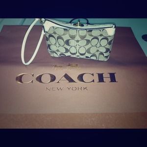 🎉REDUCED!! Coach Wristlet