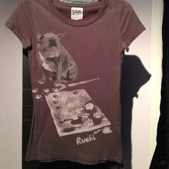 Ruehl tee shirt