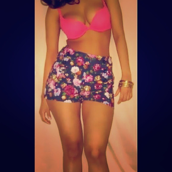 Pants - Sexy high waist floral shorts!