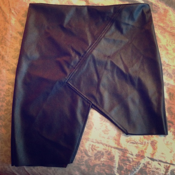 🚫🚫ON HOLD🚫🚫 Black assymetrical leather skirt.