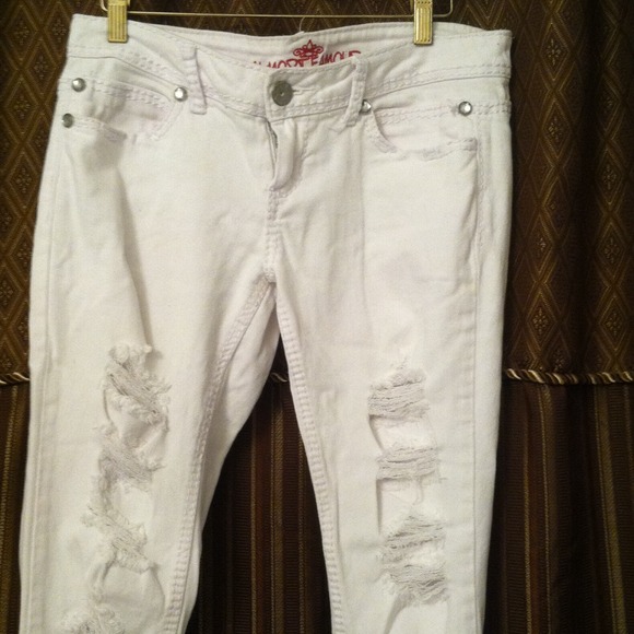 White distressed jeans