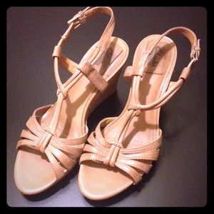 Nude leather mid height wedges
