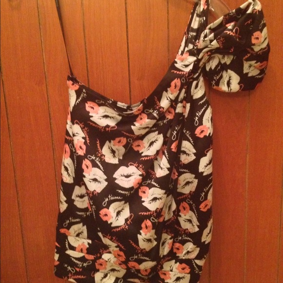 🎉SOLD🎉 Beautiful bebe top size small
