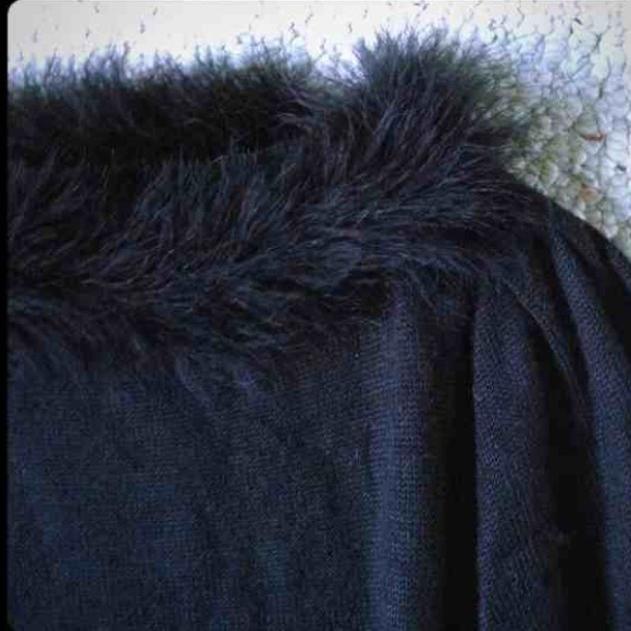 Warm black top - Picture 3 of 3