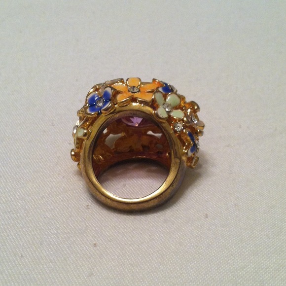 Ring - Picture 3 of 4