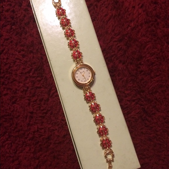 🚫SOLD🚫 in bundle Gold tone Watch🌸