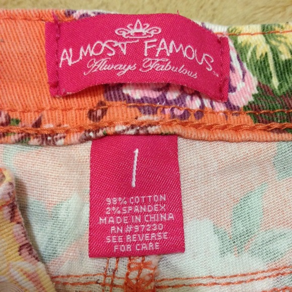 👀SOLD👀 Almost Famous Floral Jeans - Picture 3 of 3