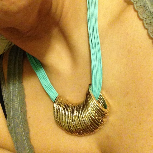 💋GORGEOUS NECKLACE - Picture 3 of 4