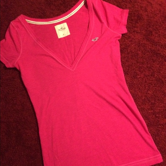 🚫SOLD IN BUNDLE🚫🎀Hot Pink V neck Top🎀